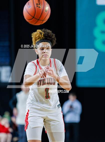 Thumbnail 1 in Union vs. Glacier Peak (WIAA 4A Round of 12) photogallery.