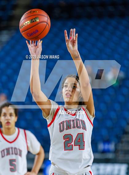 Thumbnail 1 in Union vs. Glacier Peak (WIAA 4A Round of 12) photogallery.