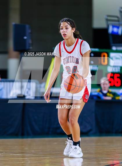 Thumbnail 3 in Union vs. Glacier Peak (WIAA 4A Round of 12) photogallery.