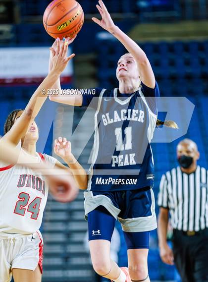 Thumbnail 1 in Union vs. Glacier Peak (WIAA 4A Round of 12) photogallery.