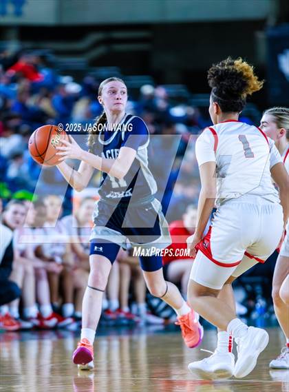 Thumbnail 2 in Union vs. Glacier Peak (WIAA 4A Round of 12) photogallery.