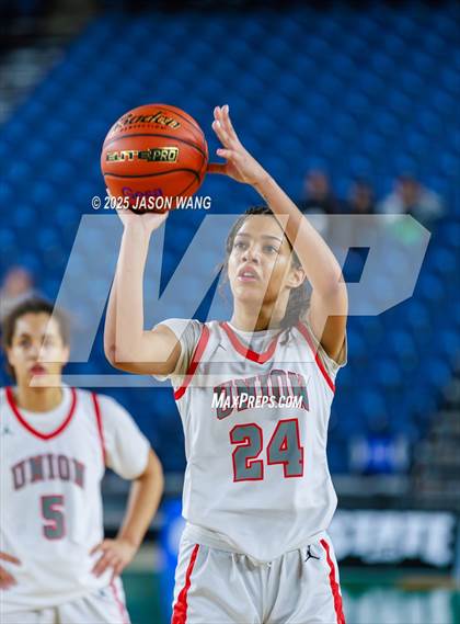 Thumbnail 3 in Union vs. Glacier Peak (WIAA 4A Round of 12) photogallery.