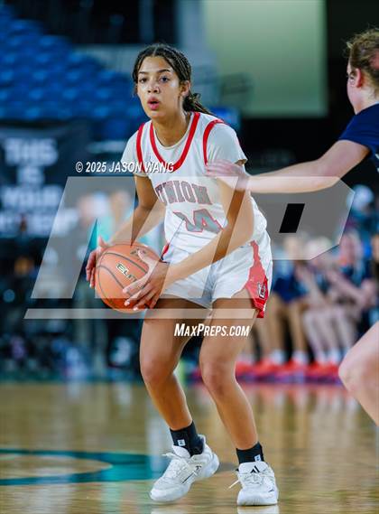 Thumbnail 1 in Union vs. Glacier Peak (WIAA 4A Round of 12) photogallery.