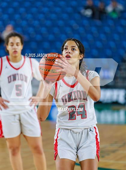 Thumbnail 2 in Union vs. Glacier Peak (WIAA 4A Round of 12) photogallery.