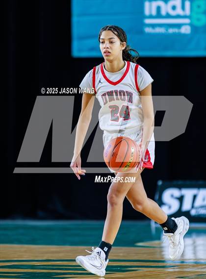 Thumbnail 1 in Union vs. Glacier Peak (WIAA 4A Round of 12) photogallery.