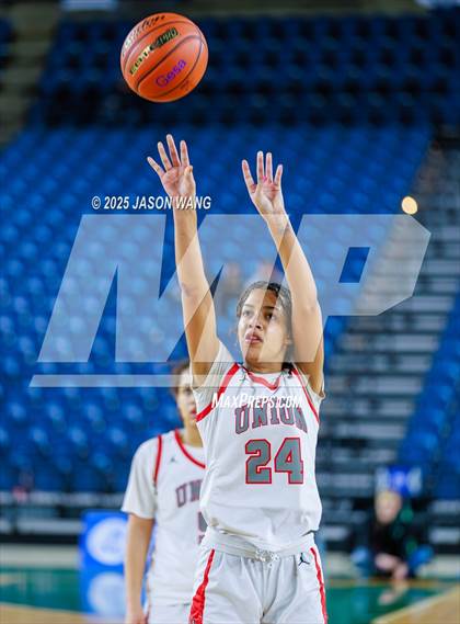 Thumbnail 2 in Union vs. Glacier Peak (WIAA 4A Round of 12) photogallery.