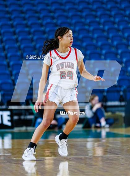 Thumbnail 1 in Union vs. Glacier Peak (WIAA 4A Round of 12) photogallery.
