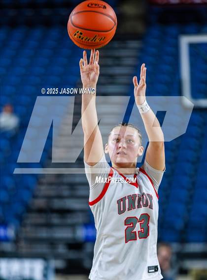 Thumbnail 2 in Union vs. Glacier Peak (WIAA 4A Round of 12) photogallery.