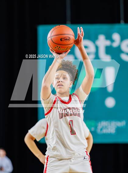 Thumbnail 3 in Union vs. Glacier Peak (WIAA 4A Round of 12) photogallery.