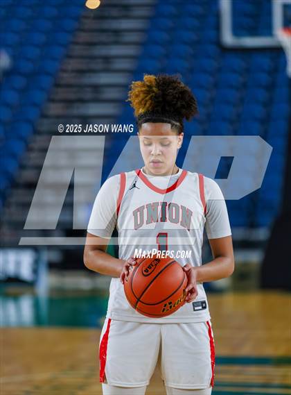Thumbnail 1 in Union vs. Glacier Peak (WIAA 4A Round of 12) photogallery.