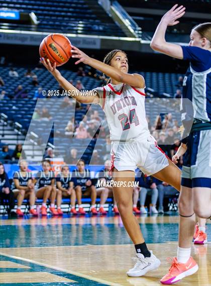 Thumbnail 2 in Union vs. Glacier Peak (WIAA 4A Round of 12) photogallery.