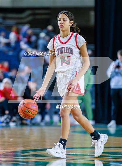 Thumbnail 2 in Union vs. Glacier Peak (WIAA 4A Round of 12) photogallery.