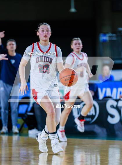 Thumbnail 2 in Union vs. Glacier Peak (WIAA 4A Round of 12) photogallery.