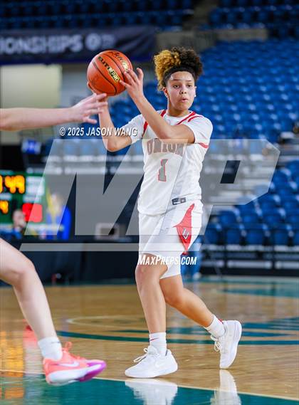 Thumbnail 2 in Union vs. Glacier Peak (WIAA 4A Round of 12) photogallery.