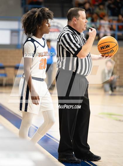 Thumbnail 3 in Fultondale vs. Brooks (AHSAA 4A Regional First Round) photogallery.