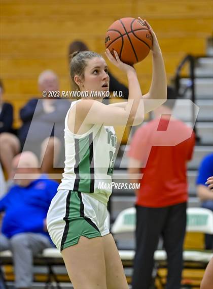 Thumbnail 1 in Union City @ Yorktown (Scrimmage)  photogallery.