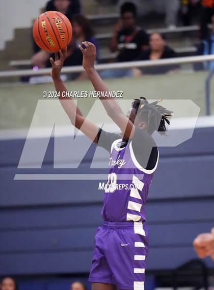 Thumbnail 1 in Silsbee vs. Wheatley (UIL 4A Region III Semifinal) photogallery.