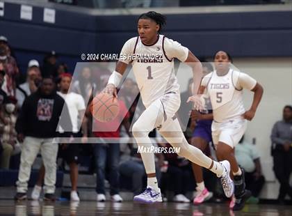 Thumbnail 2 in Silsbee vs. Wheatley (UIL 4A Region III Semifinal) photogallery.