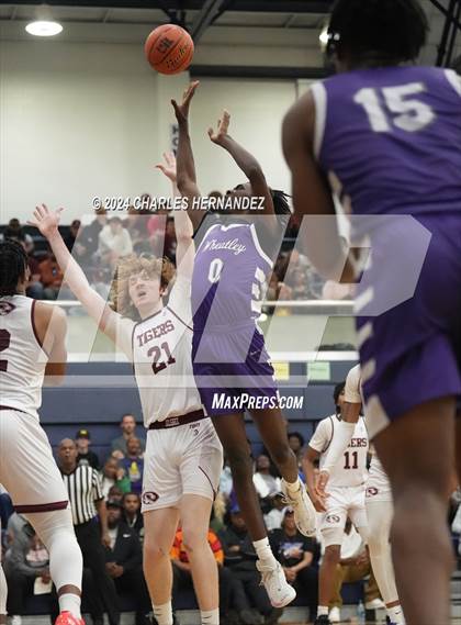 Thumbnail 2 in Silsbee vs. Wheatley (UIL 4A Region III Semifinal) photogallery.