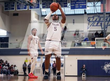 Thumbnail 2 in Silsbee vs. Wheatley (UIL 4A Region III Semifinal) photogallery.