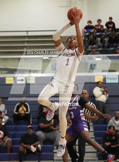 Thumbnail 2 in Silsbee vs. Wheatley (UIL 4A Region III Semifinal) photogallery.