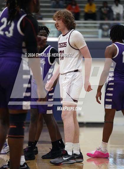 Thumbnail 3 in Silsbee vs. Wheatley (UIL 4A Region III Semifinal) photogallery.
