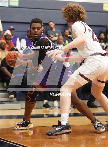 Thumbnail 1 in Silsbee vs. Wheatley (UIL 4A Region III Semifinal) photogallery.