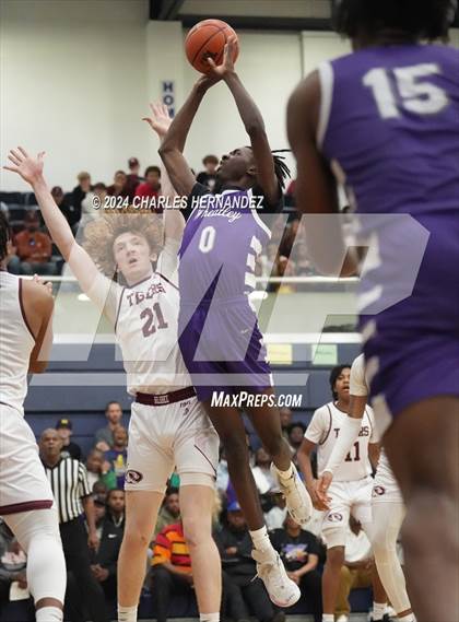 Thumbnail 3 in Silsbee vs. Wheatley (UIL 4A Region III Semifinal) photogallery.