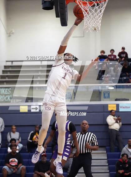 Thumbnail 3 in Silsbee vs. Wheatley (UIL 4A Region III Semifinal) photogallery.