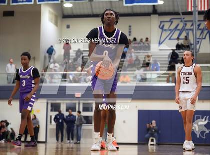 Thumbnail 3 in Silsbee vs. Wheatley (UIL 4A Region III Semifinal) photogallery.