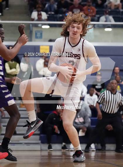Thumbnail 3 in Silsbee vs. Wheatley (UIL 4A Region III Semifinal) photogallery.