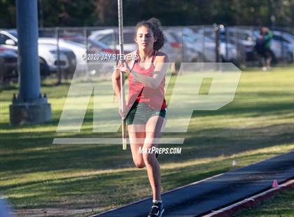 Thumbnail 2 in The Woodlands Track Meet photogallery.
