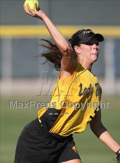 Thumbnail 2 in Sentinel vs Roff (Oklahoma State Championships) photogallery.