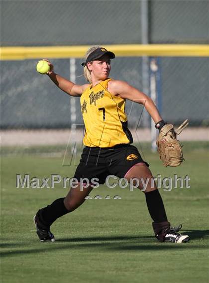 Thumbnail 2 in Sentinel vs Roff (Oklahoma State Championships) photogallery.