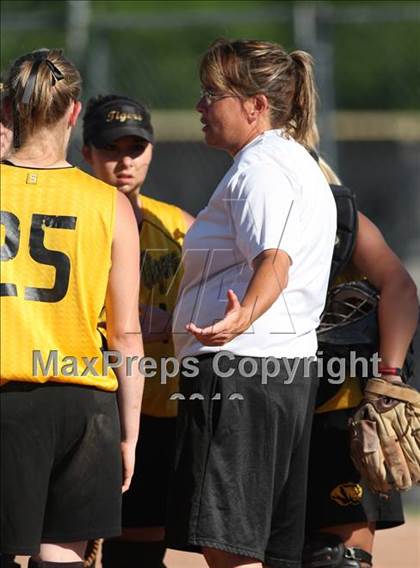Thumbnail 1 in Sentinel vs Roff (Oklahoma State Championships) photogallery.