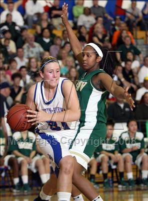 Thumbnail 3 in Justin-Siena vs. St. Patrick/St. Vincent (CIF NorCal D4 Final) photogallery.