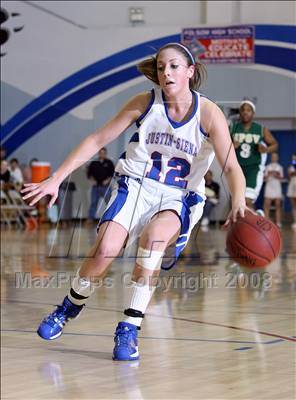 Thumbnail 3 in Justin-Siena vs. St. Patrick/St. Vincent (CIF NorCal D4 Final) photogallery.