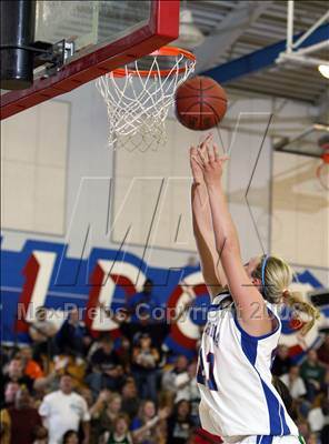 Thumbnail 3 in Justin-Siena vs. St. Patrick/St. Vincent (CIF NorCal D4 Final) photogallery.