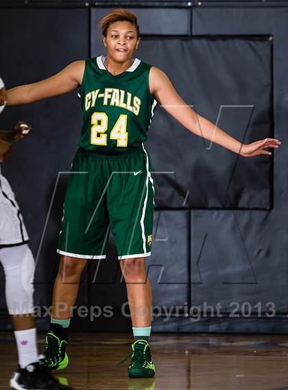 Thumbnail 2 in Dobie vs. Cypress Falls (McDonald's Texas Invitational) photogallery.