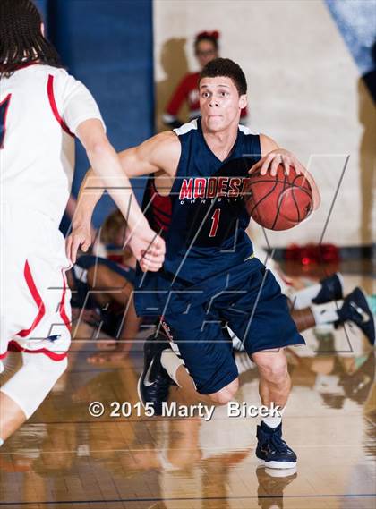 Thumbnail 2 in Modesto Christian @ Beyer photogallery.