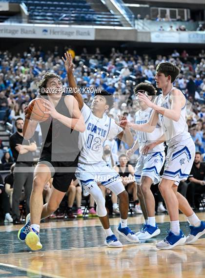 Thumbnail 2 in Mount Si vs. Curtis (WIAA 4A Round 4 State Playoff) photogallery.