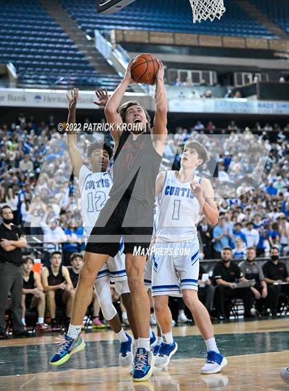 Thumbnail 1 in Mount Si vs. Curtis (WIAA 4A Round 4 State Playoff) photogallery.