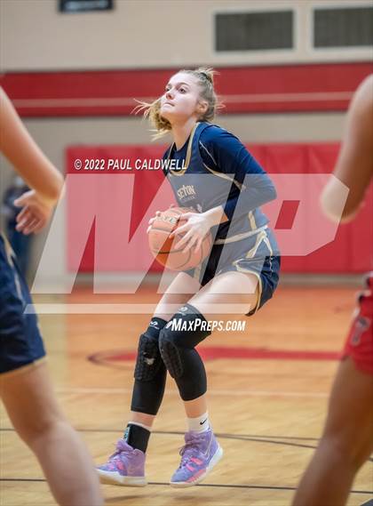 Thumbnail 2 in Tenino vs Seton Catholic (WIAA 1A District Playoff) photogallery.
