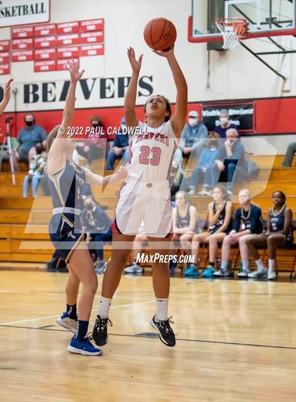 Thumbnail 2 in Tenino vs Seton Catholic (WIAA 1A District Playoff) photogallery.