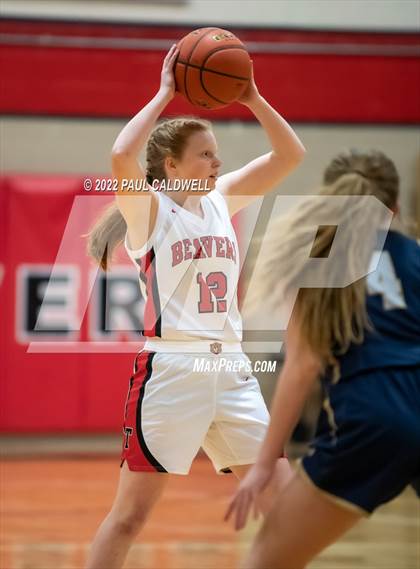 Thumbnail 3 in Tenino vs Seton Catholic (WIAA 1A District Playoff) photogallery.