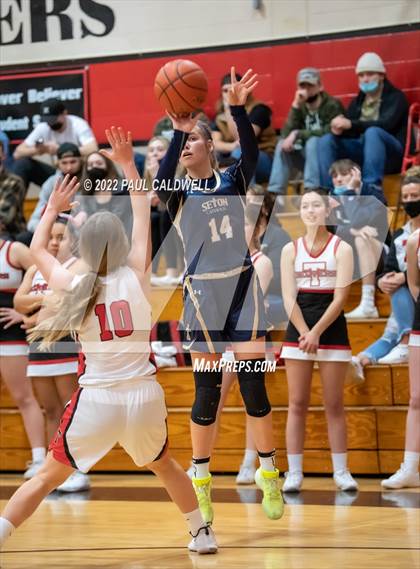 Thumbnail 2 in Tenino vs Seton Catholic (WIAA 1A District Playoff) photogallery.