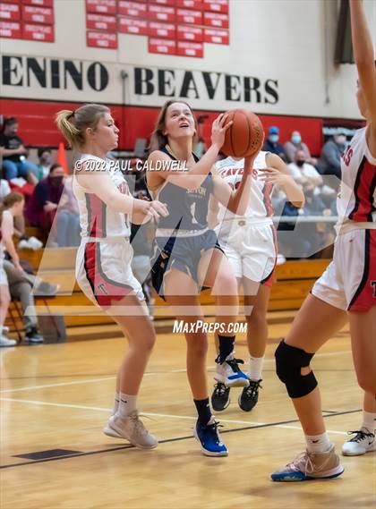 Thumbnail 2 in Tenino vs Seton Catholic (WIAA 1A District Playoff) photogallery.