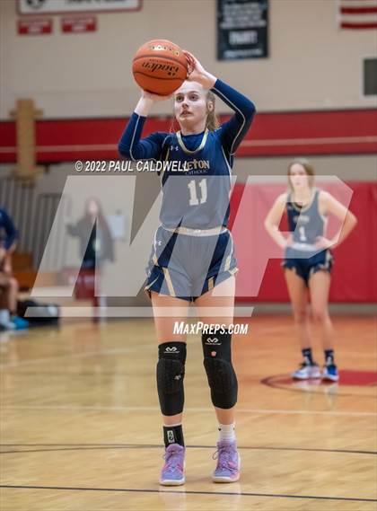 Thumbnail 3 in Tenino vs Seton Catholic (WIAA 1A District Playoff) photogallery.