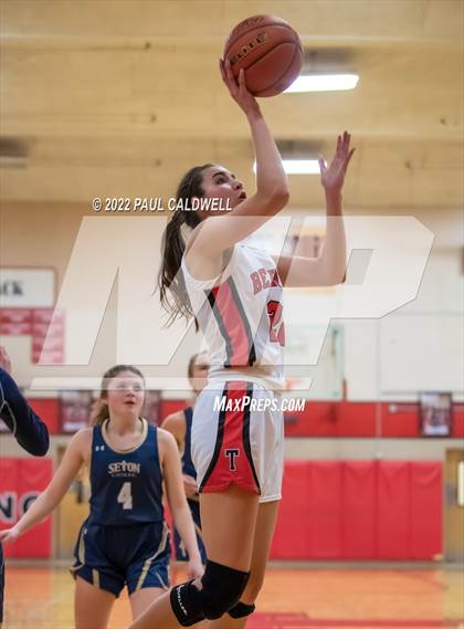 Thumbnail 1 in Tenino vs Seton Catholic (WIAA 1A District Playoff) photogallery.