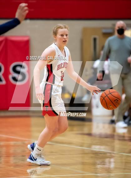 Thumbnail 2 in Tenino vs Seton Catholic (WIAA 1A District Playoff) photogallery.